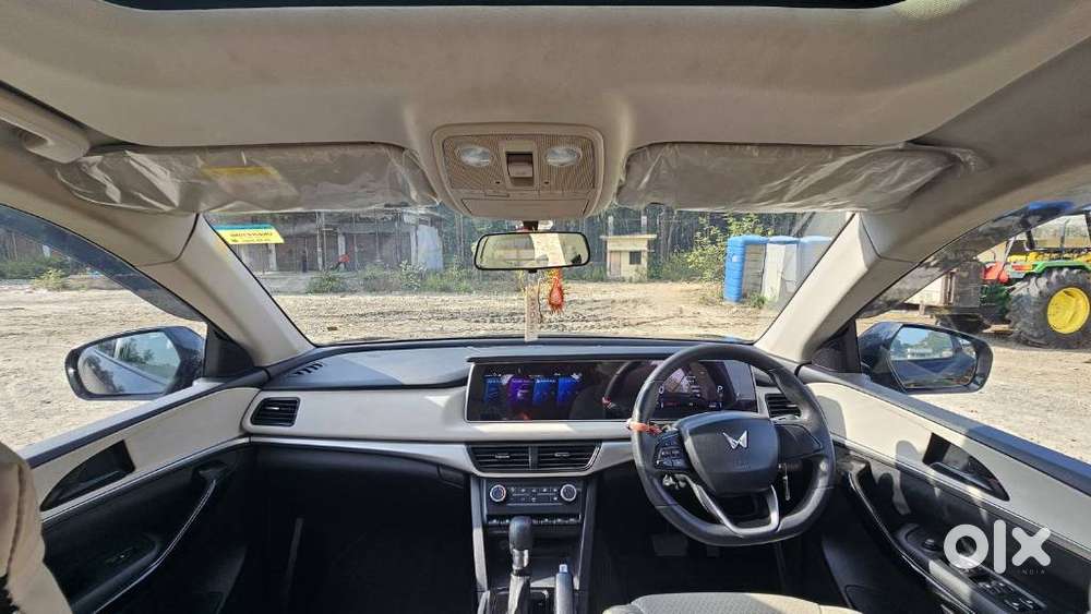 Mahindra Xuv700 2.2 Ax 5 Diesel At Str, 2022, Diesel