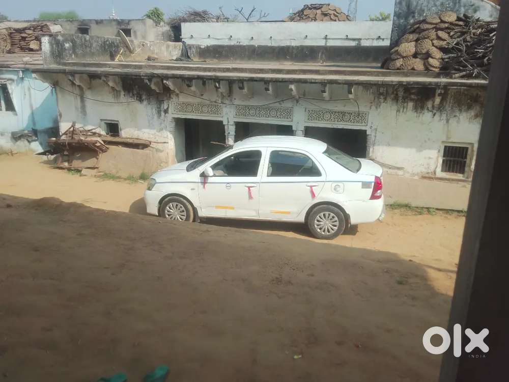 2016 Gaadi White Colour