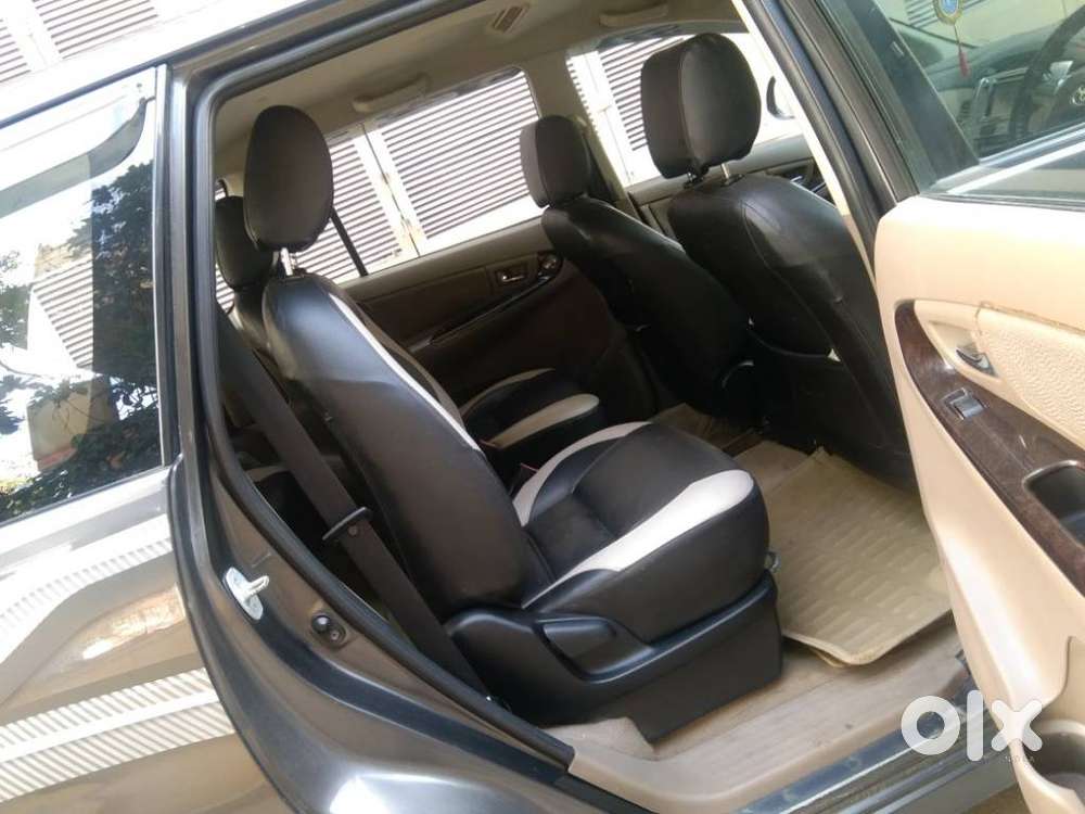 Toyota Innova [ ] 2.5 V Diesel 7 Str, 2015, Diesel
