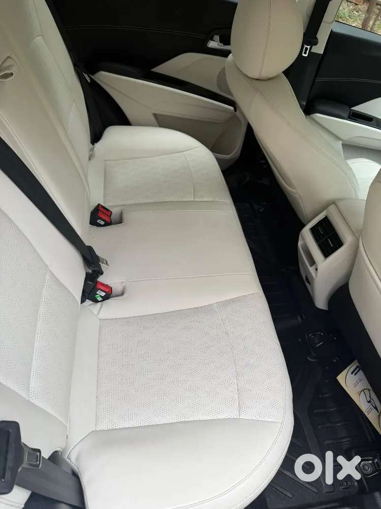Mahindra Xuv300 Ax7 At Petrol 2026