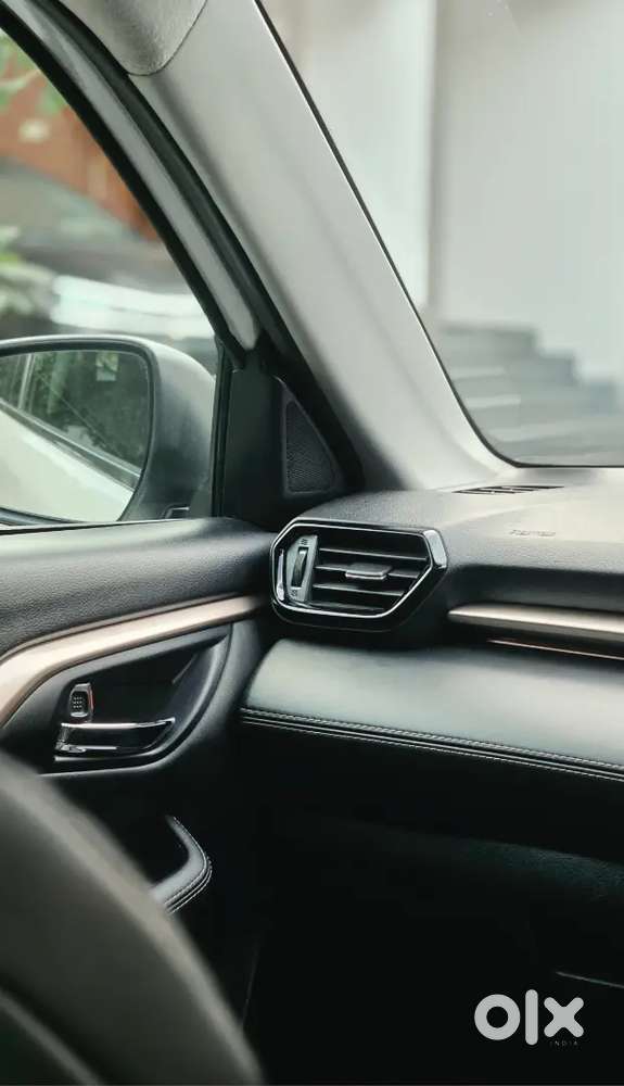 Maruti Suzuki Grand Vitara Alpha +