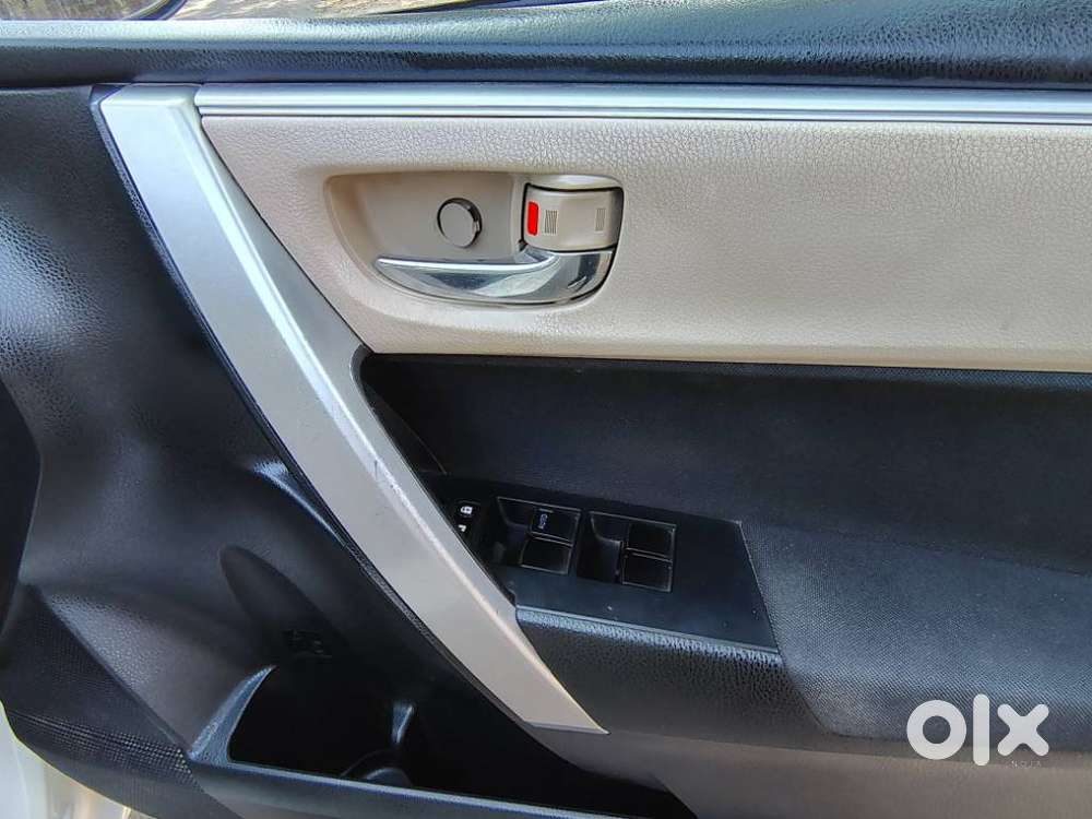 Toyota Corolla Altis 2013-2017 G At, 2015, Petrol