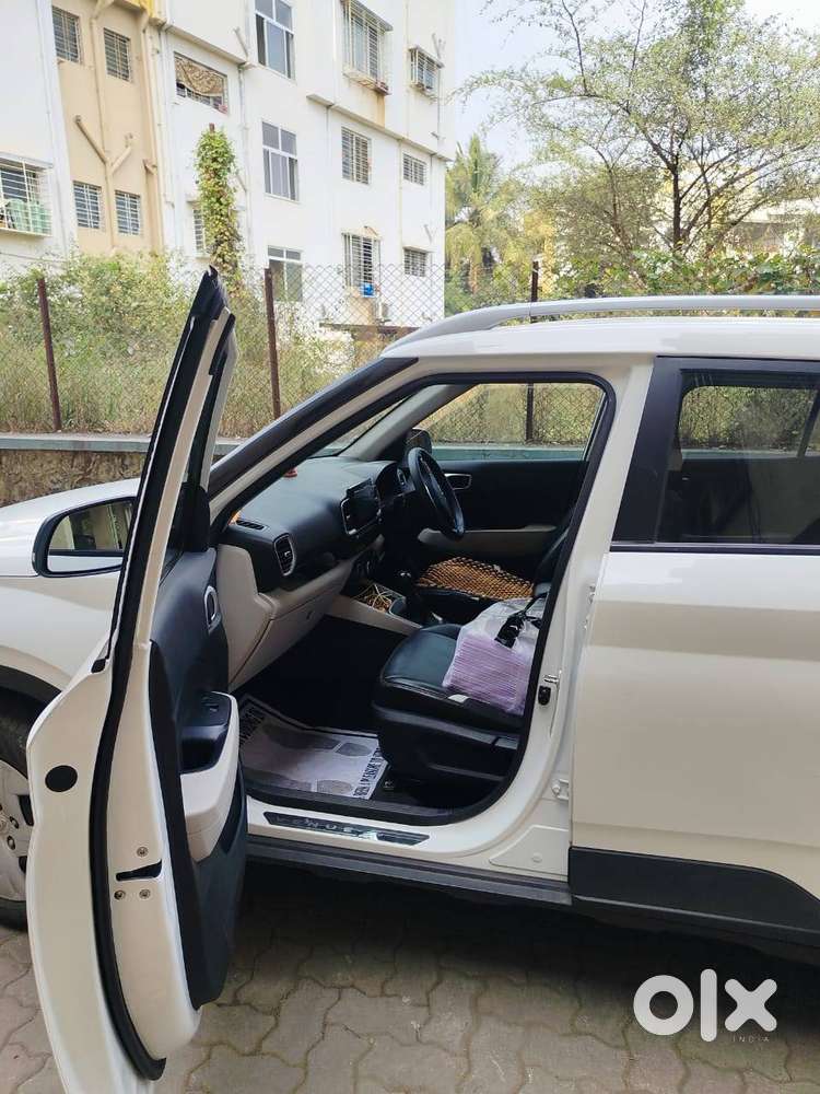 Hyundai Venue 2023 Petrol Well Maintained