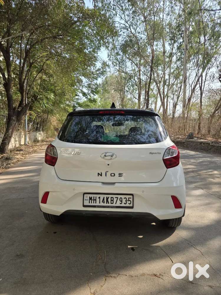 I10 Nios Sportz/ Petrol And Cng/ 30000km Driven/ Direct Customers Only