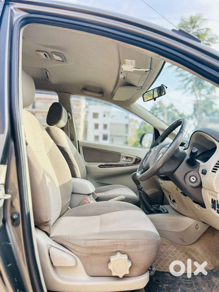 Toyota Innova 2.5 Vx 8 Str Bs-iii, 2012, Diesel