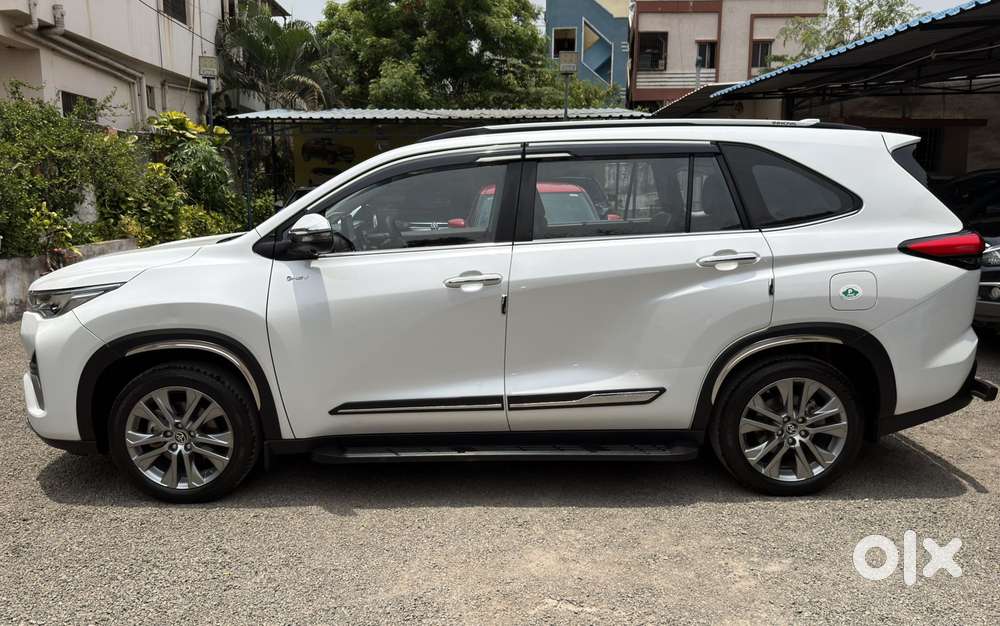 Toyota Innova Hycross 2.0 Zx (o) Hybrid 7 Str, 2025, Petrol