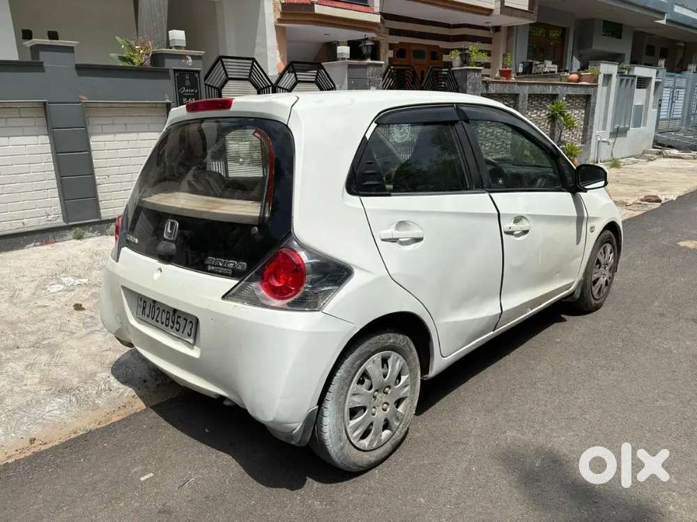 Honda Brio 2014 Petrol In Excellent Condition -> Tyres Are New Speaker
