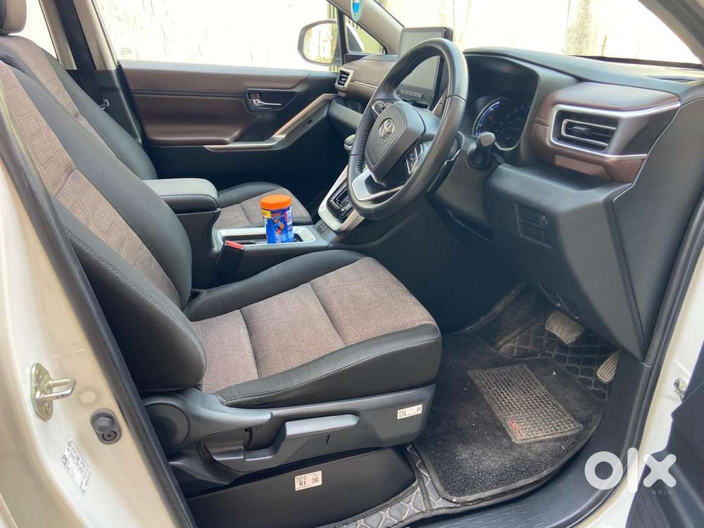 Toyota Innova Hycross 2.0 Vx (o) Hybrid 7 Str, 2024, Petrol
