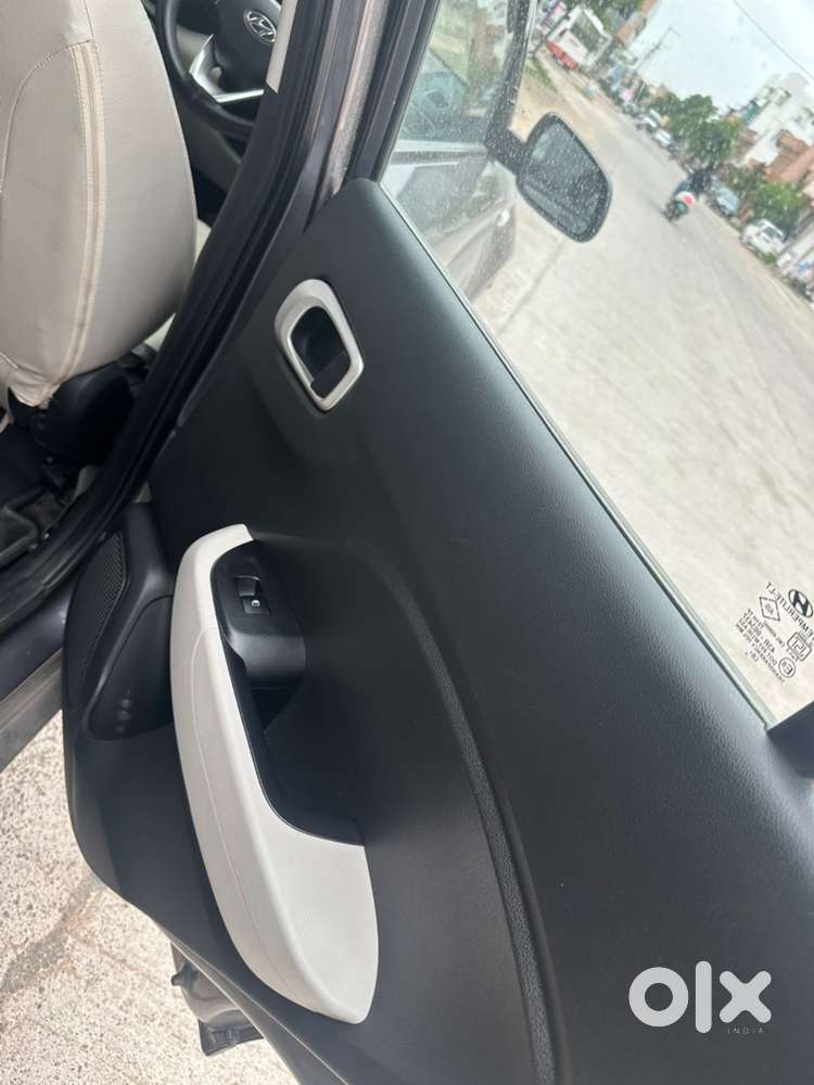 Hyundai Venue Petrol 2022