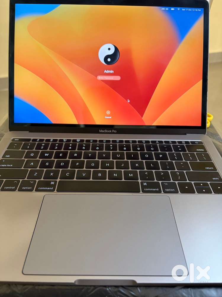 Macbook Pro - Intel Core i5 - 8GB RAM 128 GB SSD