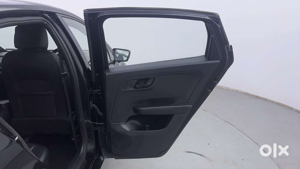 Tata Altroz 1.2 Xz Plus Dark Edition, 2022, Petrol