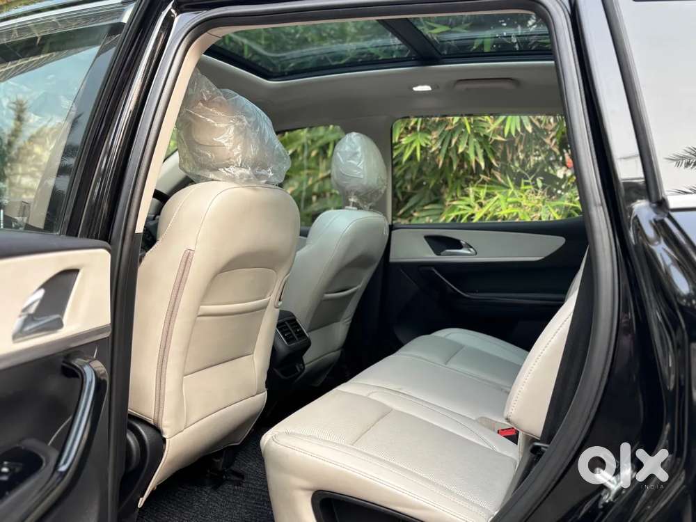 Mahindra Xuv700 2.2 Ax 7 Diesel Mt Luxury Pack Str, 2025, Diesel
