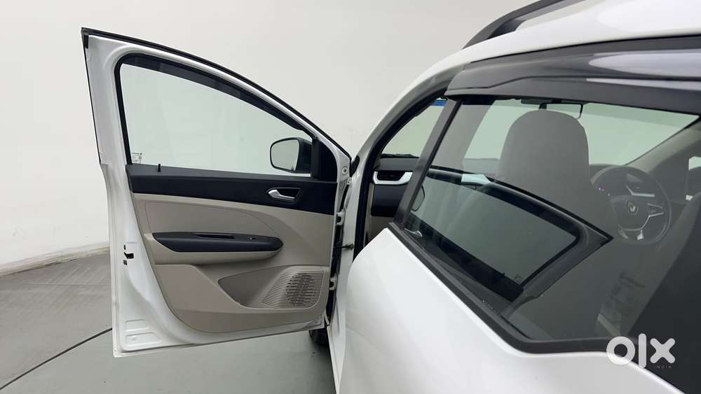 Renault Triber Rxz, 2023, Petrol