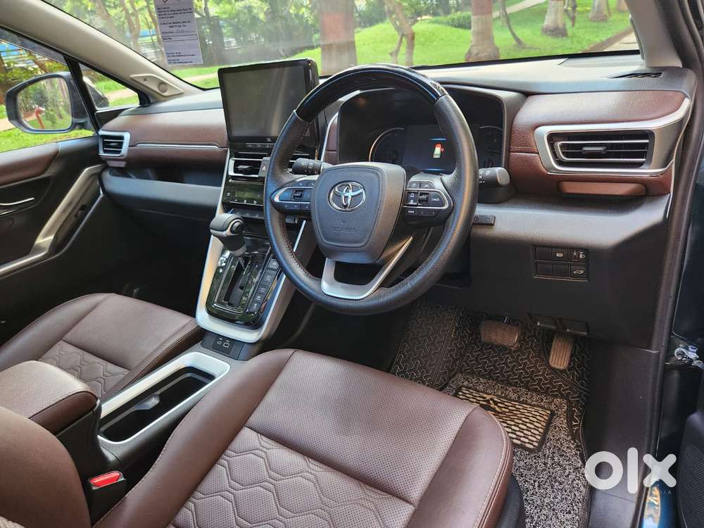 Toyota Innova Hycross 2.0 Zx Hybrid 7 Str, 2025, Petrol