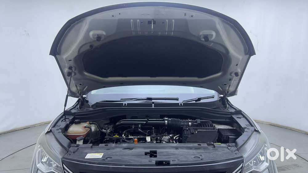 Mahindra Xuv700 2.0 Ax 7 Petrol Mt Str, 2021, Petrol