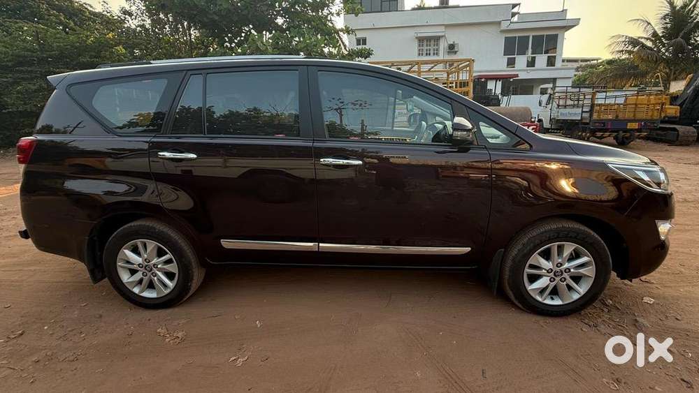 Toyota Innova Crysta 2017 Diesel 32000 Km Driven
