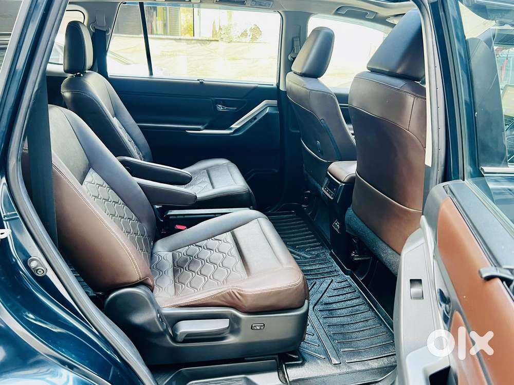 Toyota Innova Hycross