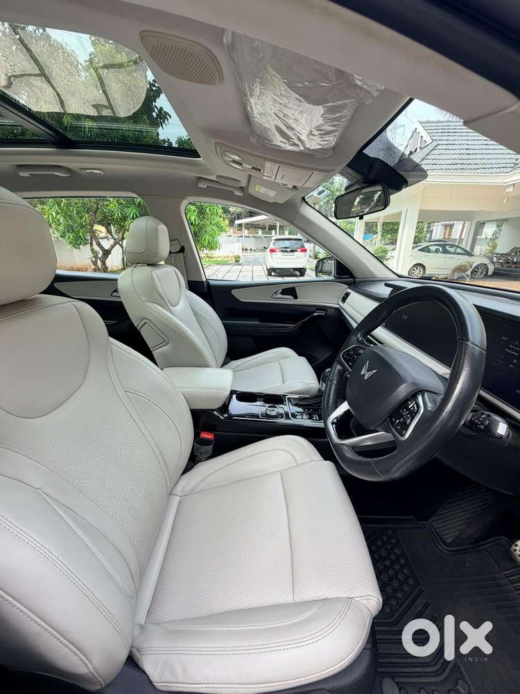 Mahindra Xuv700 2.2 Ax 7 Diesel At Luxury Pack Str, 2022, Diesel