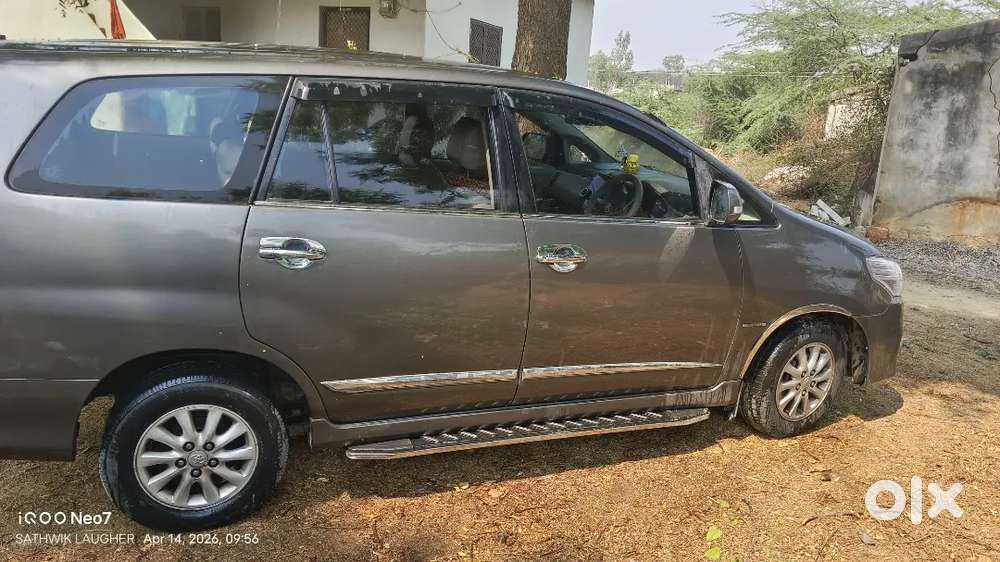 Toyota Innova 2013 Diesel Well Maintained Showroom Track