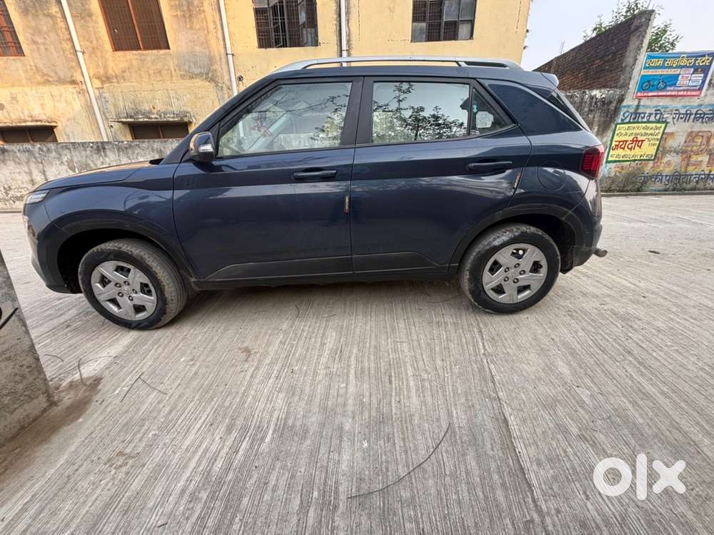Hyundai Venue 2022 Petrol Well Maintained