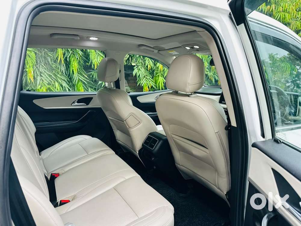 Mahindra Xuv700 2.2 Ax 7 Diesel Mt Luxury Pack Str, 2022