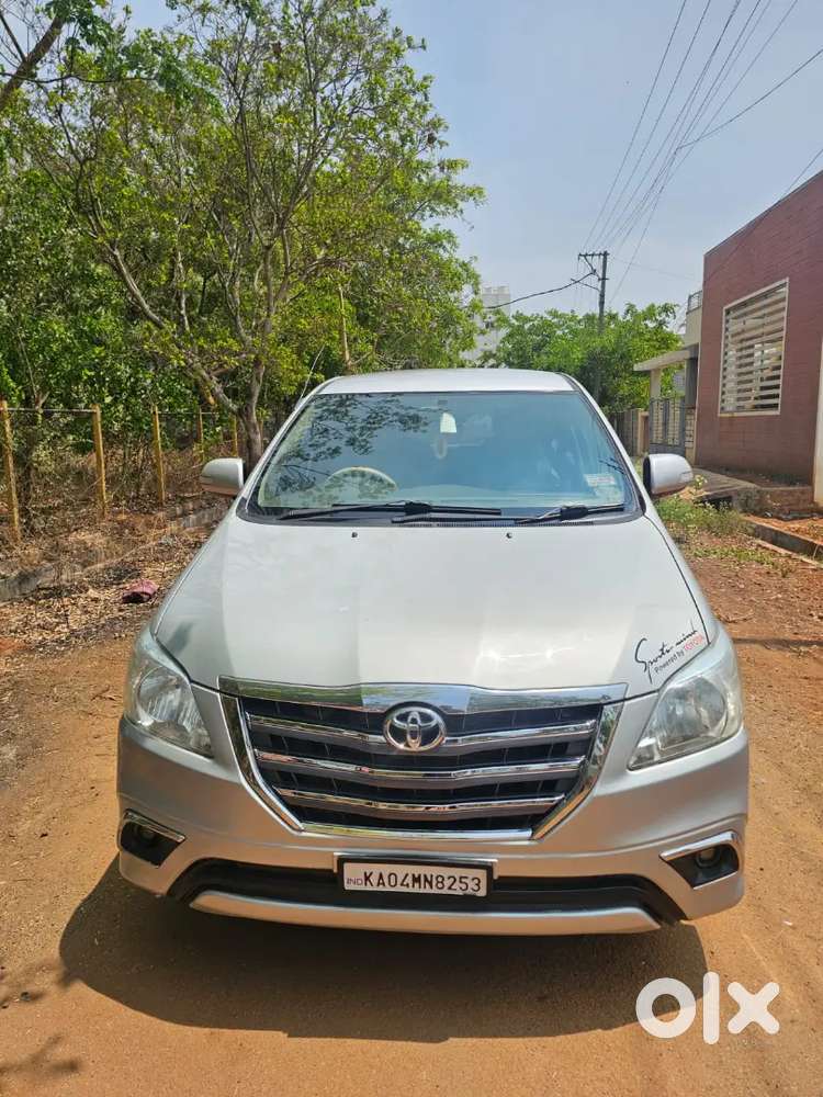 Toyota Innova 2.4 V E4 2014 Diesel Well Maintained 2nd Owner