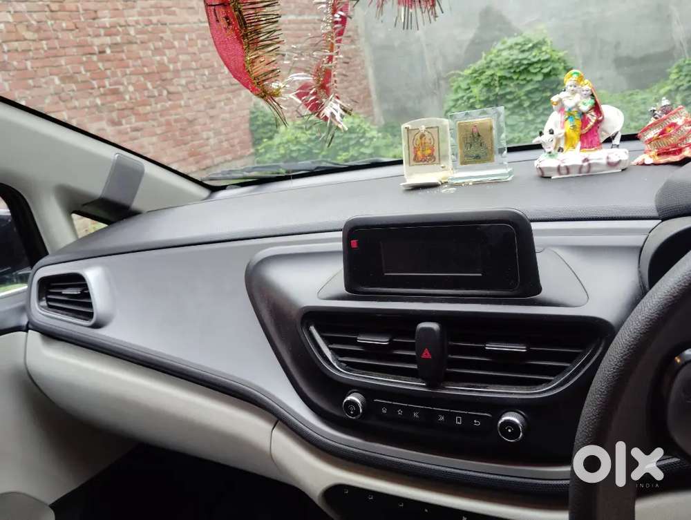 Tata Altroz 1.2 Xt 2022 Petrol Automatic