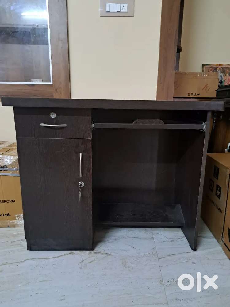 Computer Table Study Table (Price's fixed) Other Household Items