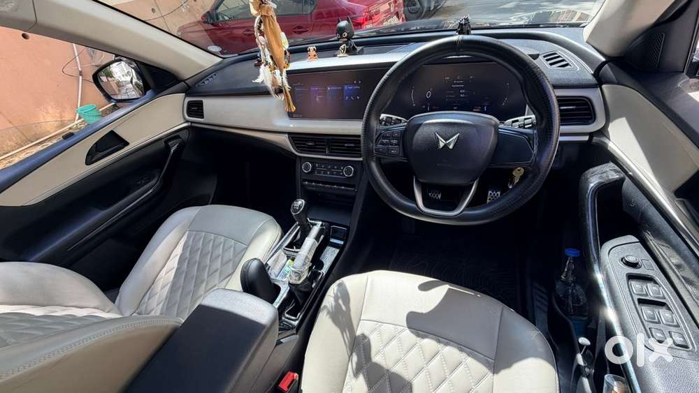 Xuv700 Petrol Mt In Excellent Condition