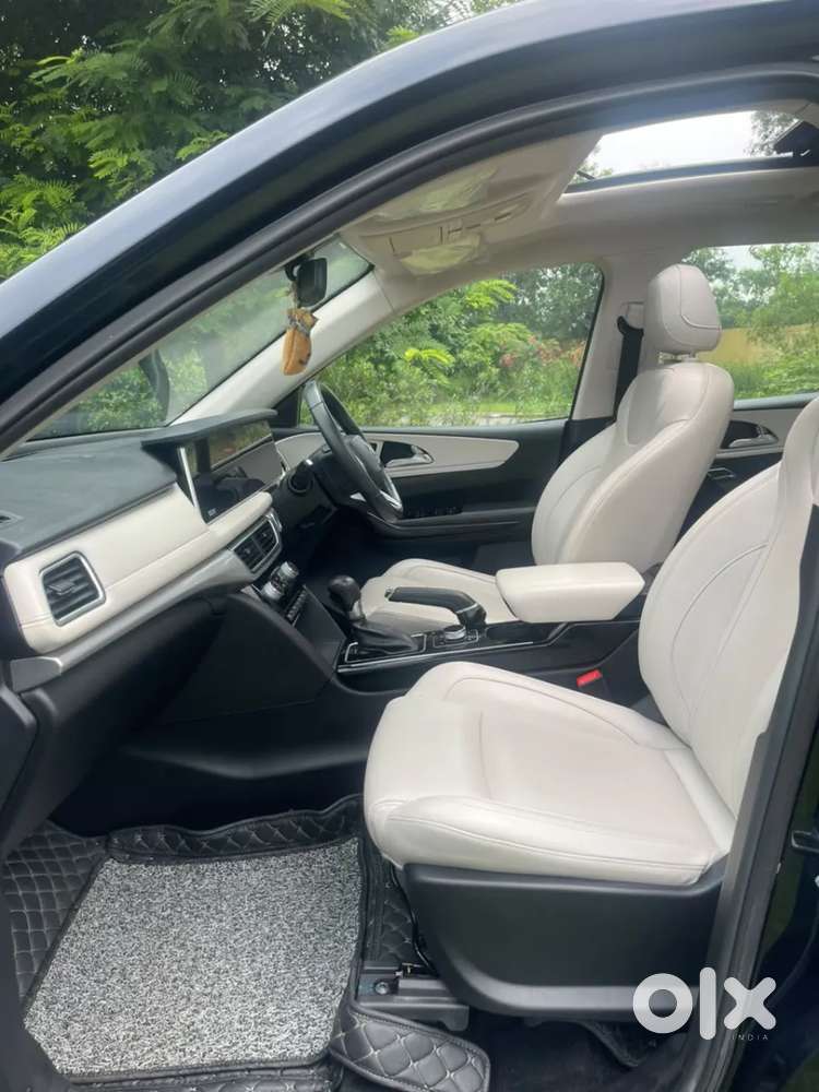 Mahindra Xuv700 2.0 Ax 7 Petrol At Str, 2023, Petrol