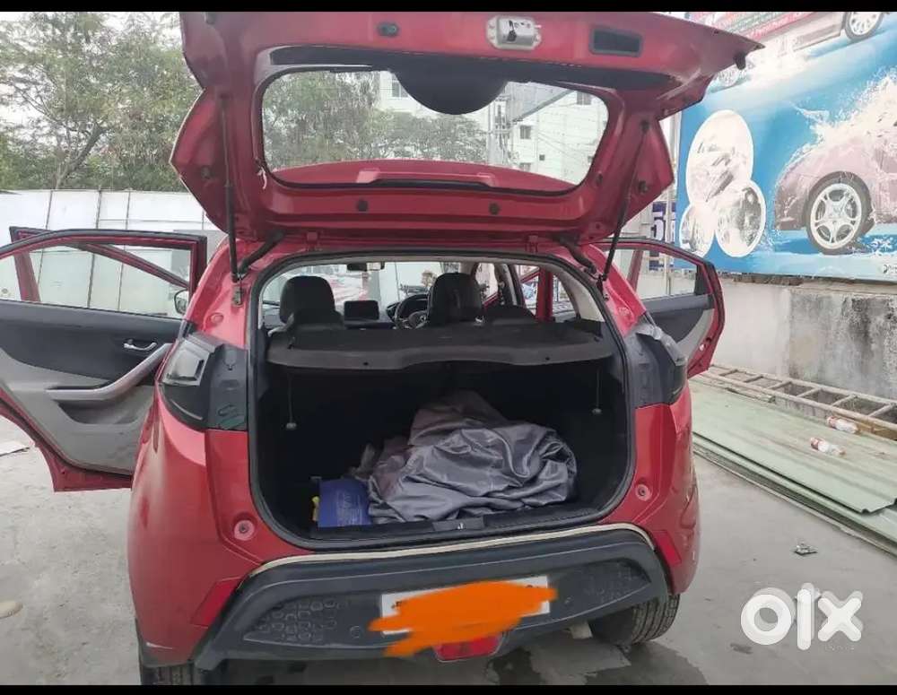 Well Maintained Tata Nexon Showroom Tracking Record