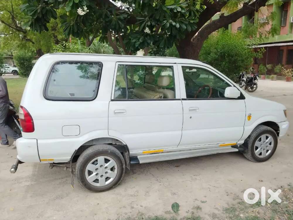 Chevrolet Tavera Neo 2015