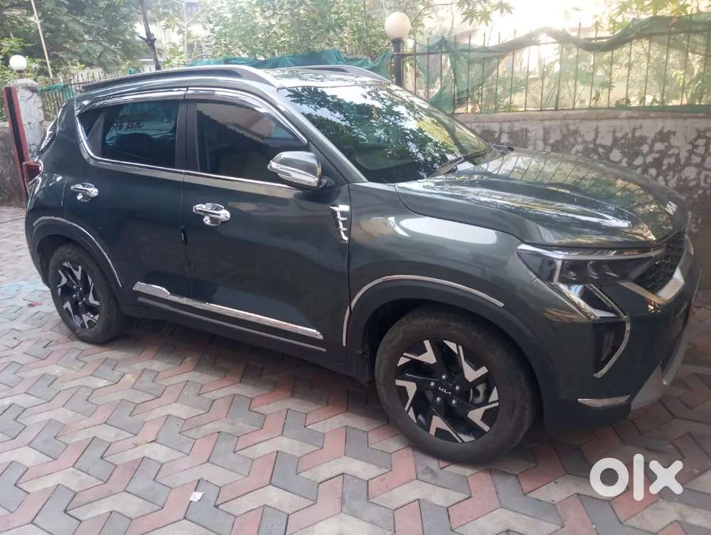 Very Luxuryious Car With Sunroof And Alloy Wheels