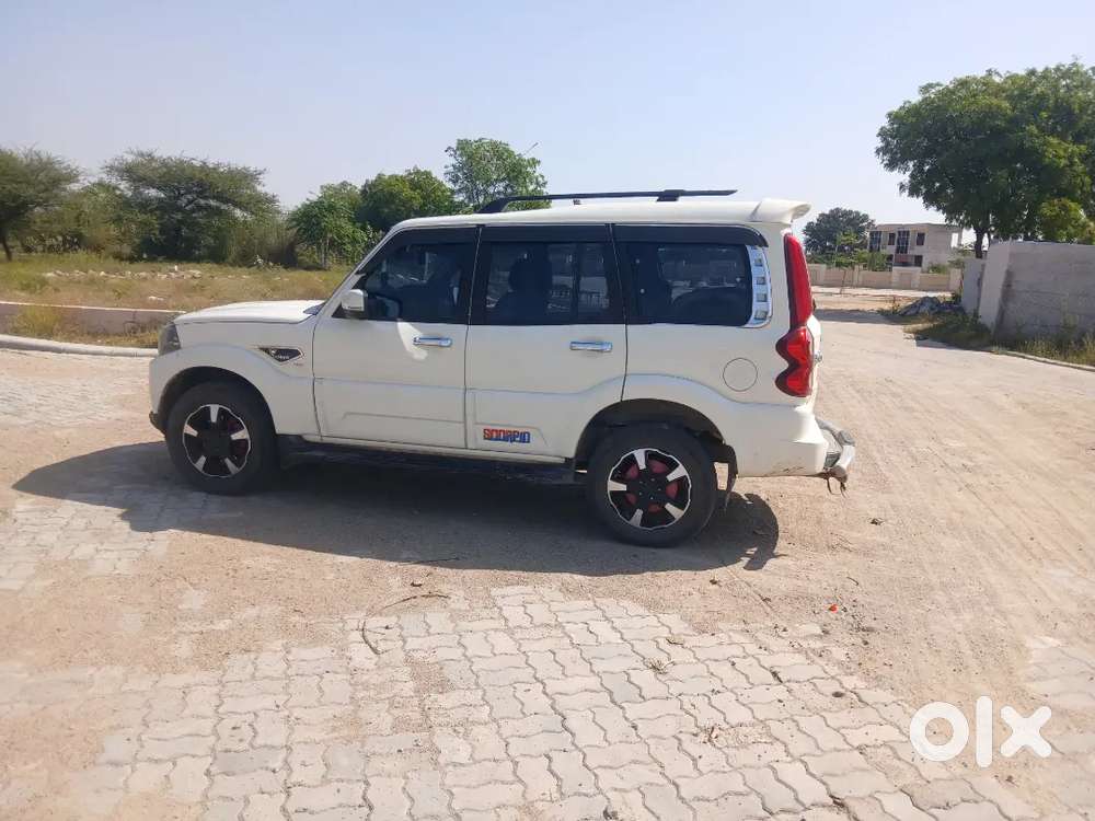 Mahindra Scorpio Diesel S11 दिसम्बर 2017