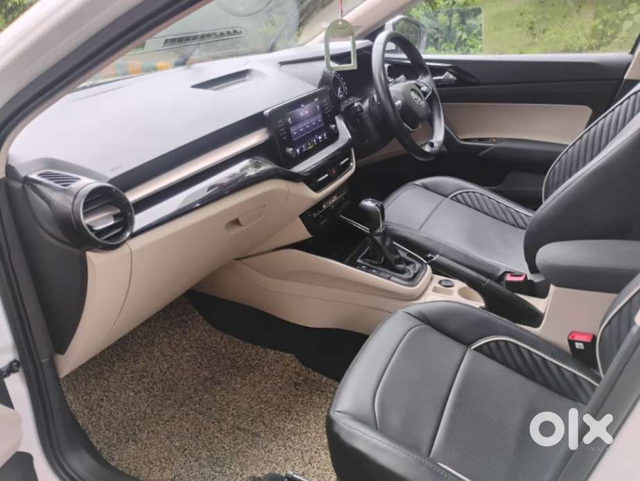 Skoda Slavia Ambition 1.0l Tsi At, 2023, Petrol