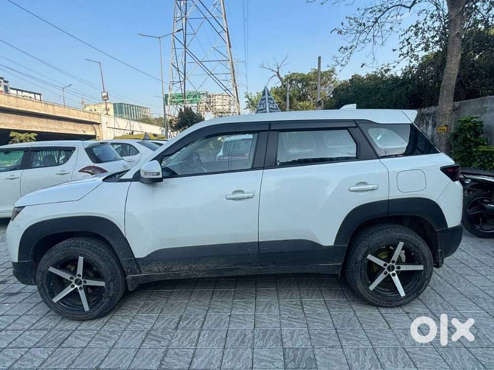 Maruti Suzuki Brezza 1.5 Lxi Smart Hybrid, 2024, Petrol