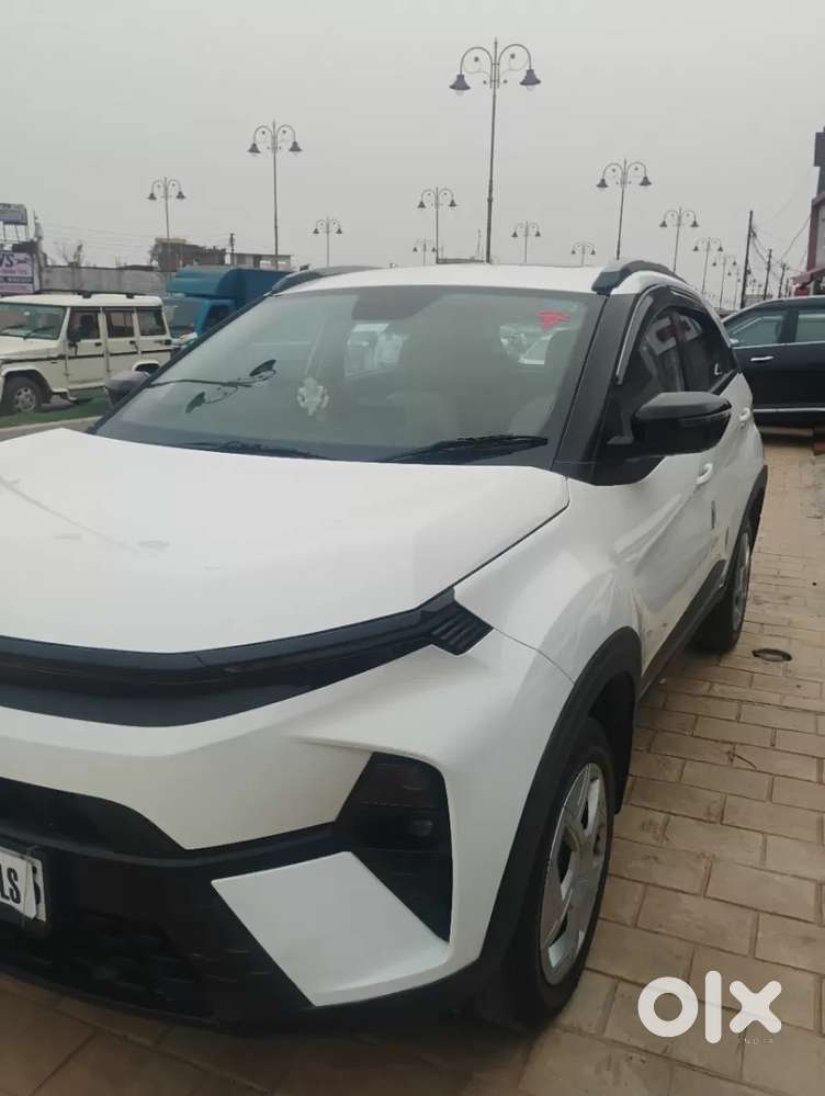 Tata Nexon Pure (s) 1.2 Petrol 6amt, 2024, Petrol