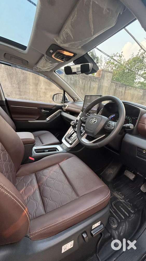 Toyota Innova Hycross, 2025, Petrol