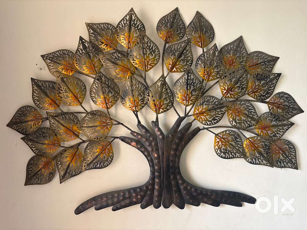 Metal tree wall hanging