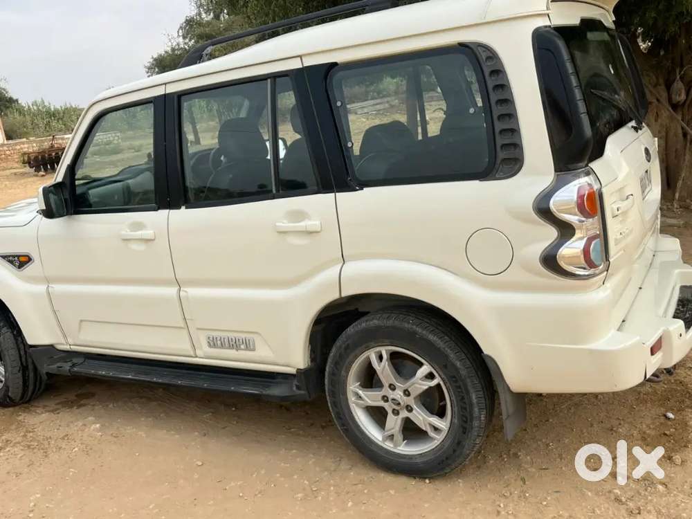 Mahindra Scorpio 
 2015