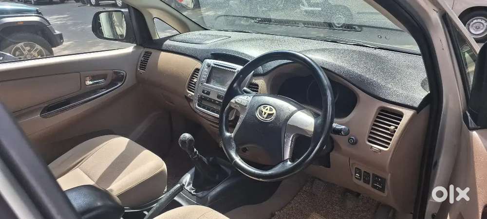 Toyota Innova (2.5 V) 2015-7-seater