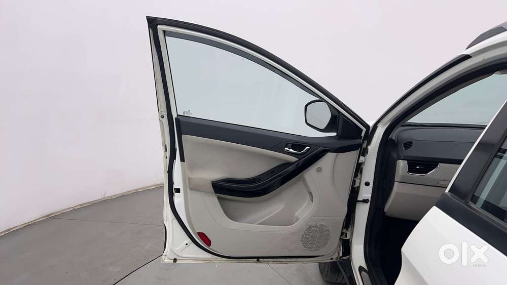 Tata Nexon 1.5 Revotorq Xz Plus Hs Dual Tone, 2022, Diesel