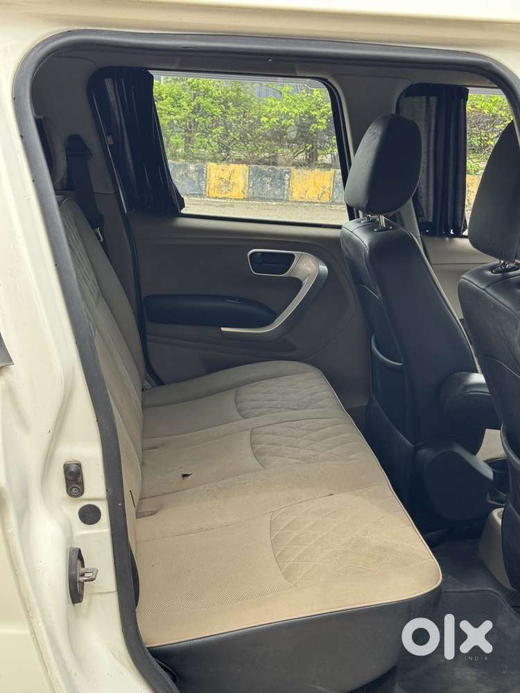 Mahindra Tuv 300 1.5 T10 (o) Amt, 2018, Diesel
