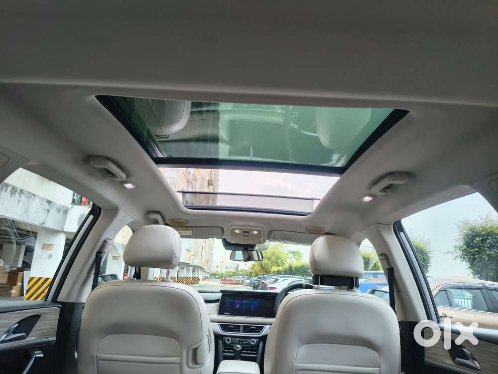 Mahindra Xuv700 2.0 Ax 7 Petrol Mt Str, 2021, Petrol