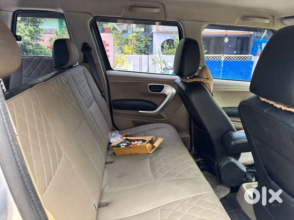 Mahindra Tuv 300 T10, 2018, Diesel