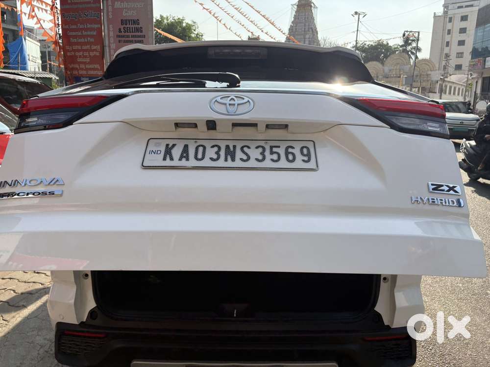 Toyota Innova Hycross 2.0 Zx (o) Hybrid 7 Str, 2023, Petrol