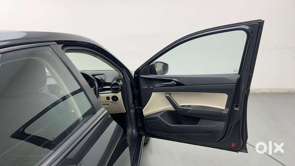 Skoda Slavia Ambition 1.0l Tsi At, 2022, Petrol