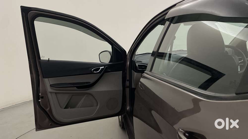 Tata Tiago Xza, 2017, Petrol