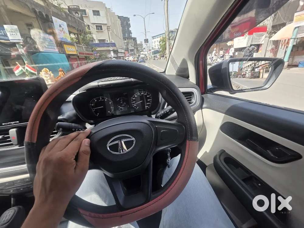 Tata Altroz 1.2petrol 2022 July _ With Parcel Tray ,music System Led L
