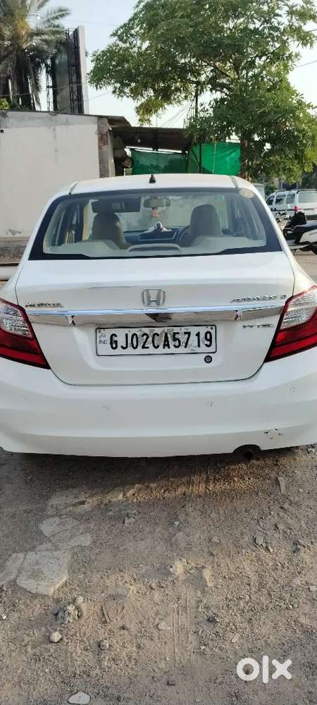 Honda Amaze Petrol &cng With Good Average And Condition.